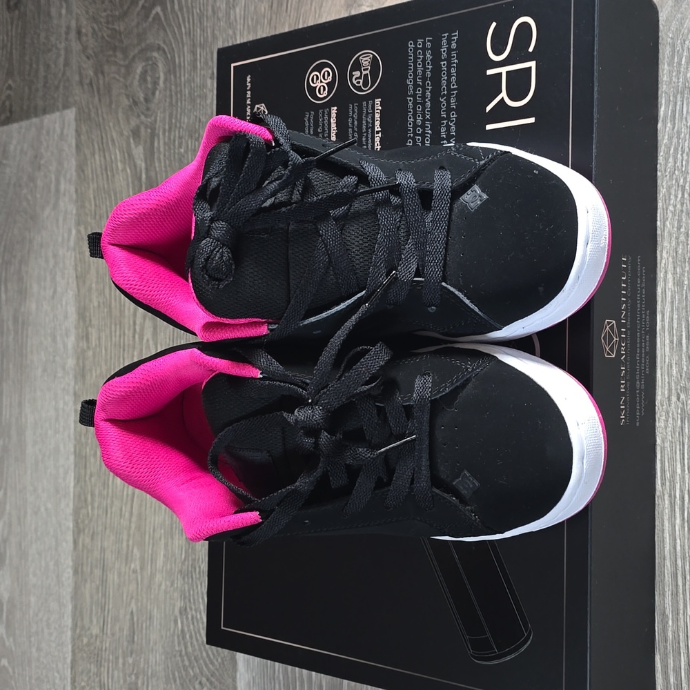 DC fabric womens sneakers, size 8.5, black and magenta
